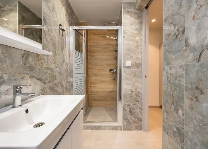 Апартаменты Fifika's Beachside House *