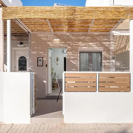 Διαμέρισμα Fifika's Beachside House *